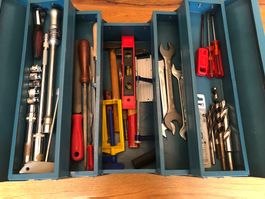 Werkzeugkiste blau, gefüllt, ideal für Heimwerker!
