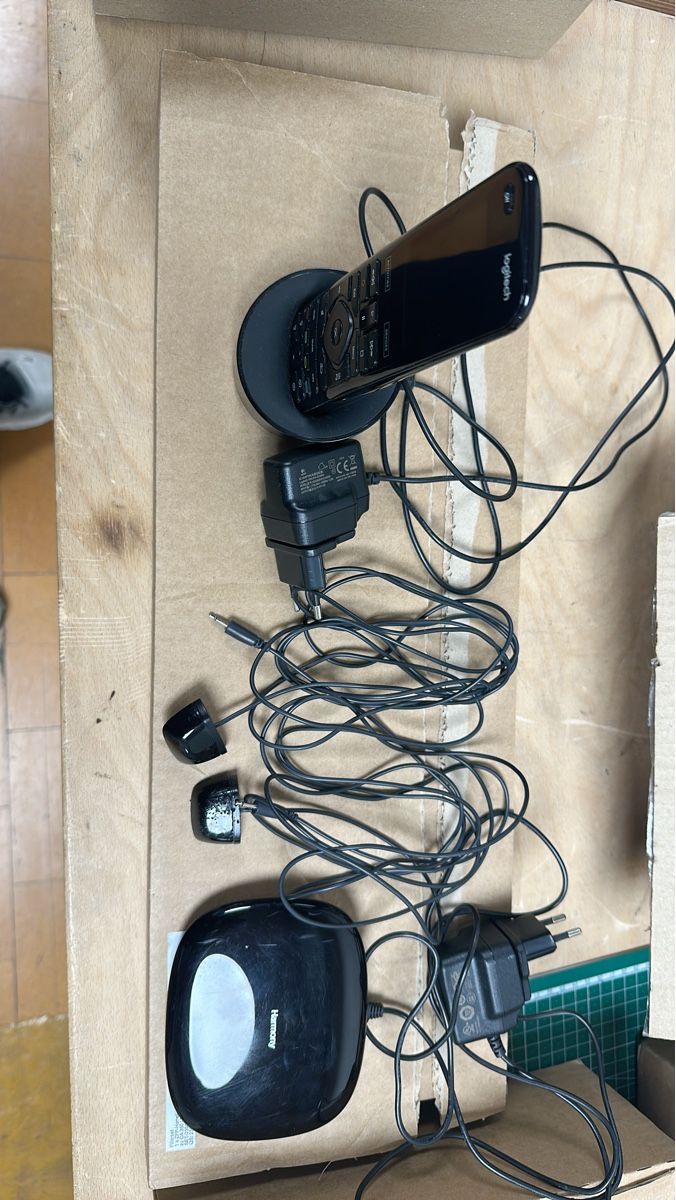 Logitech Telecomandi: Logitech Harmony Elite mit Hub & Zubehör – Usato da Kemptthal venduto da isable
