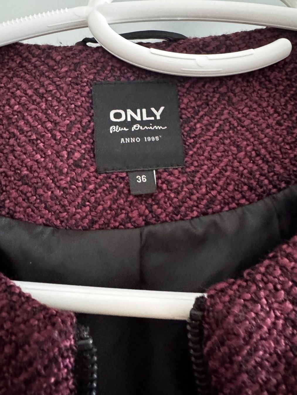Only Vestes: Blazer von ONLY, Bordeaux, Gr. 36 – D'occasion à Montlingen par timolino12 2
