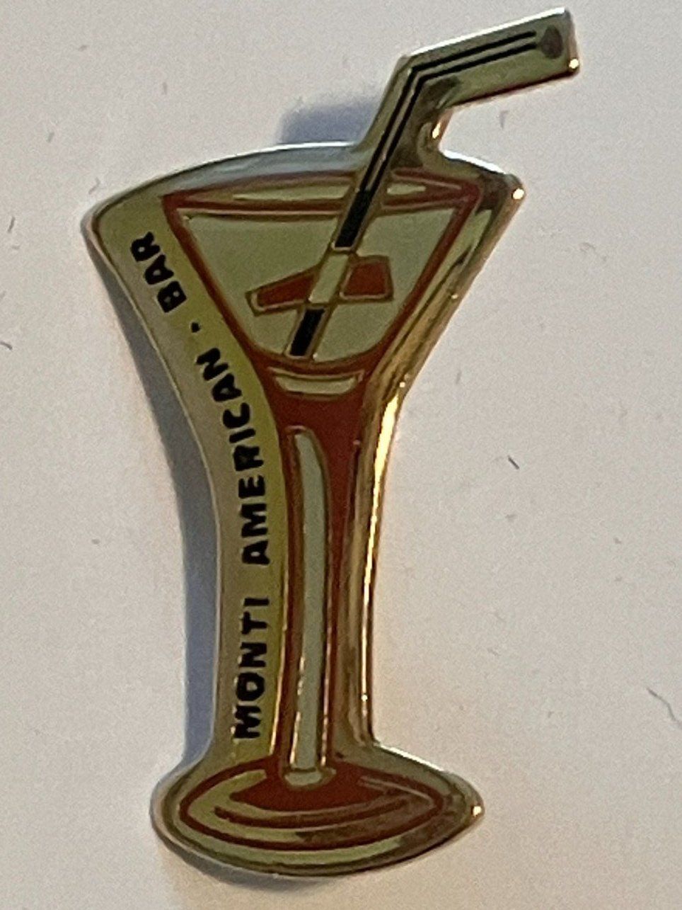 Placchette & Badge: 1 Pin Monti American Bar – Usato da Basel venduto da djwwpp