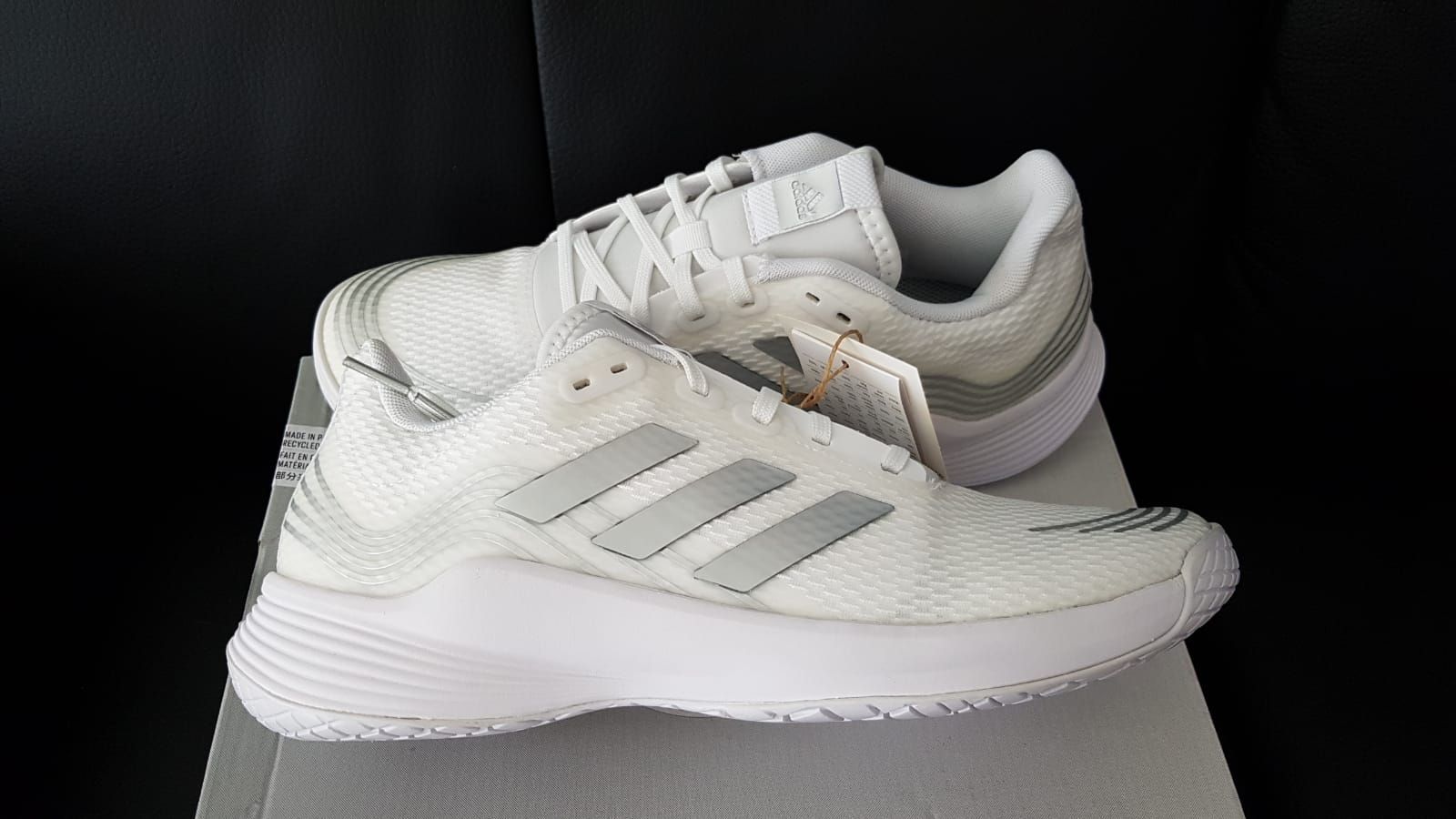 Adidas Scarpe da uomo: Hallenschuh Adidas Novaflight Primegreen Gr.40 – Nuovo e nell'imballaggio originale da Zürich venduto da ata_c8nh 1