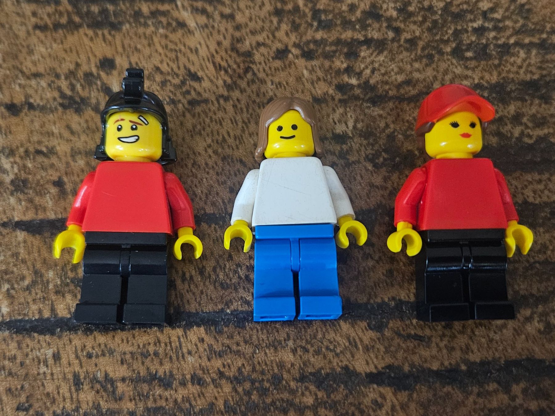 Lego Kit di costruzioni: lego lot de 3 figurines – Usato da Confignon venduto da Ecrofigs