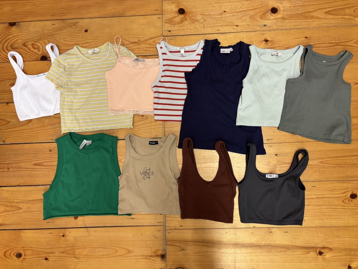 Blusen, T-Shirts & Tops: Tops Mädels, Grösse 146-S – Gebraucht aus Büren an der Aare von Nikito2001