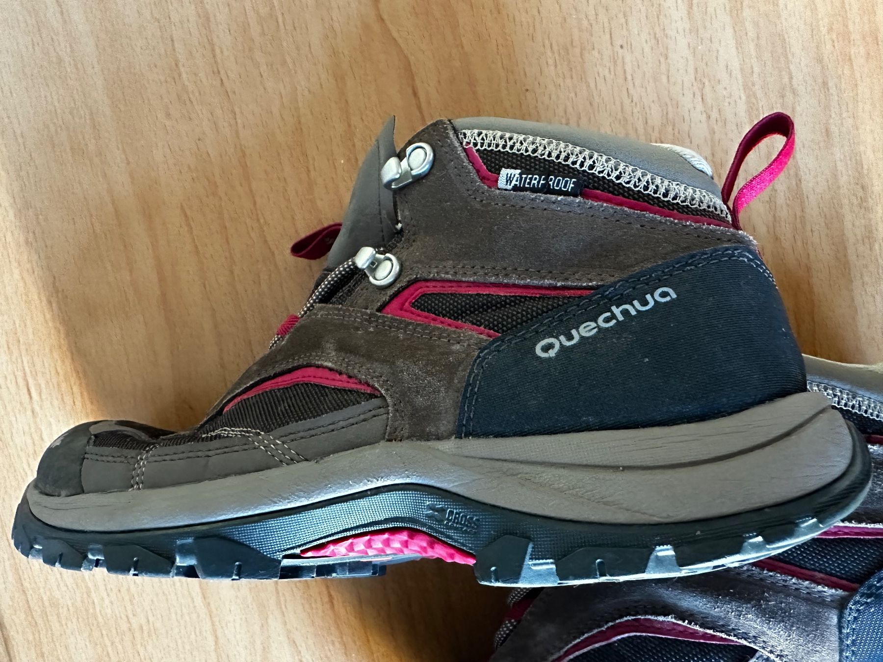 Scarpe da donna: Queschua Wanderschuhe, Einlegesohlenlänge 25cm – Usato da Au ZH venduto da fortschreiter 5