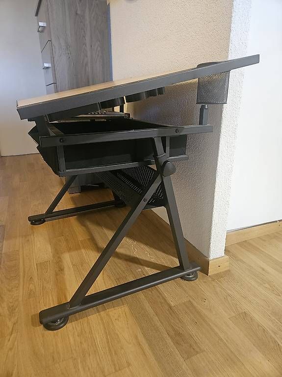 Scrivanie: Bureau réglable et inclinable  – Usato da Echallens venduto da Youpi 1