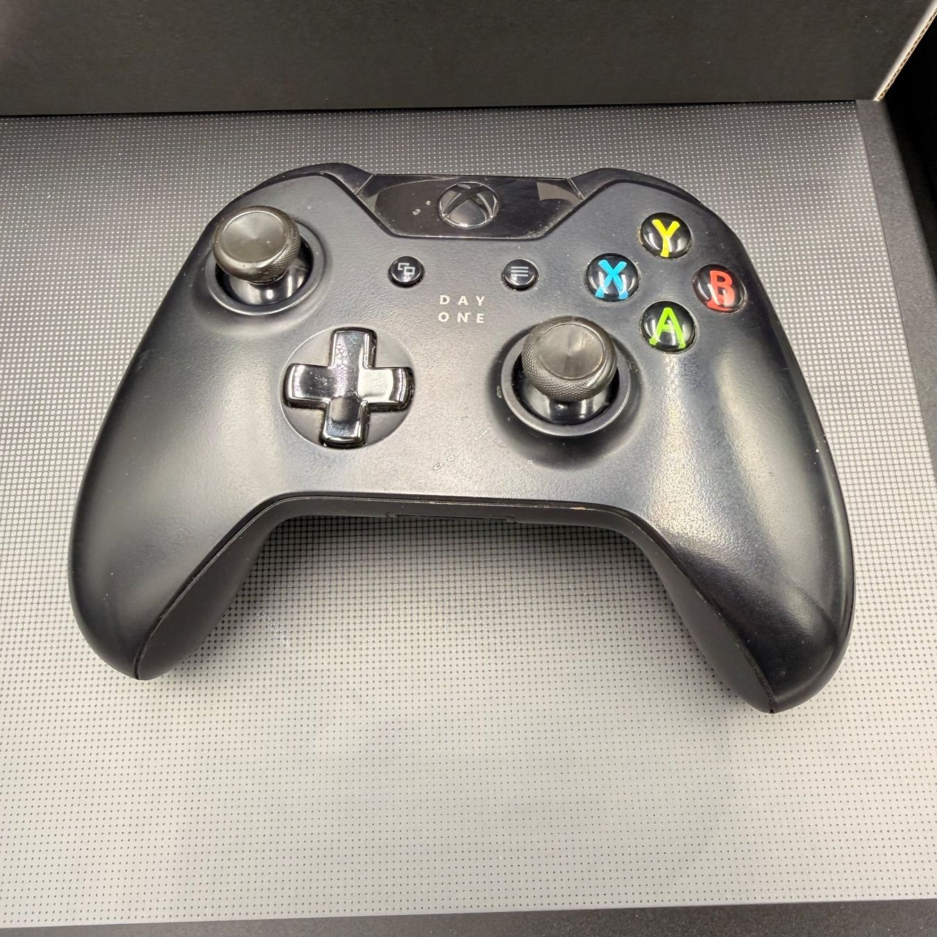 Microsoft Konsolen: Microsoft Xbox One X Project Scorpio 1TB OVP – Gebraucht aus Düdingen von Nerdworld 1