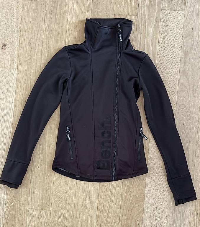 Bench Jacken: Jacke Bench Gr. XS/S – Gebraucht aus Zürich von nop4