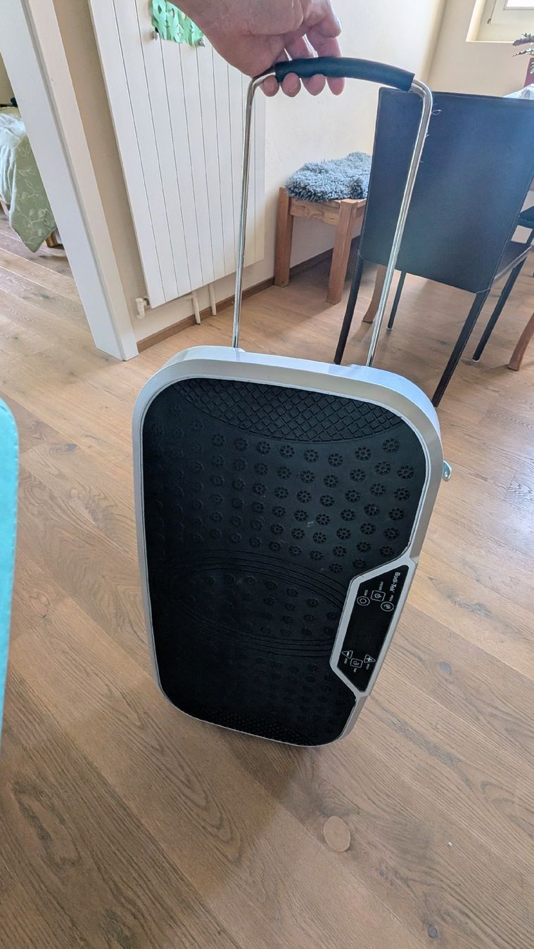Hometrainer: Bodi-Tek Vibrationsplatte, inkl. Fernbedienung  – Nuovo (secondo la descrizione) da Büren an der Aare venduto da des_lry7 2