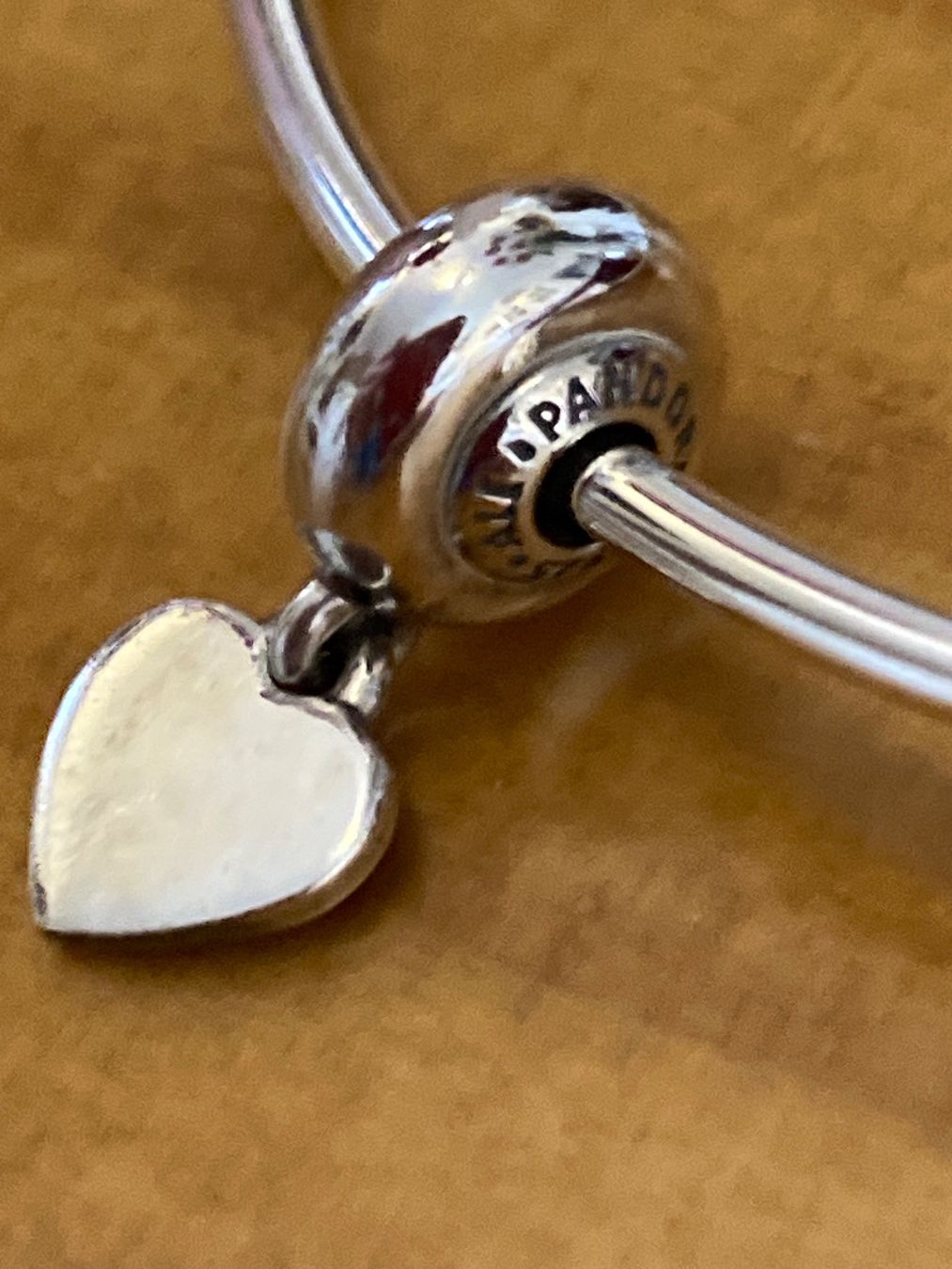 Pandora Armbänder & -reifen: Pandora Armreif 925 Silber mit 2 Charms – Gebraucht aus Zuerich von SaTs-43 1