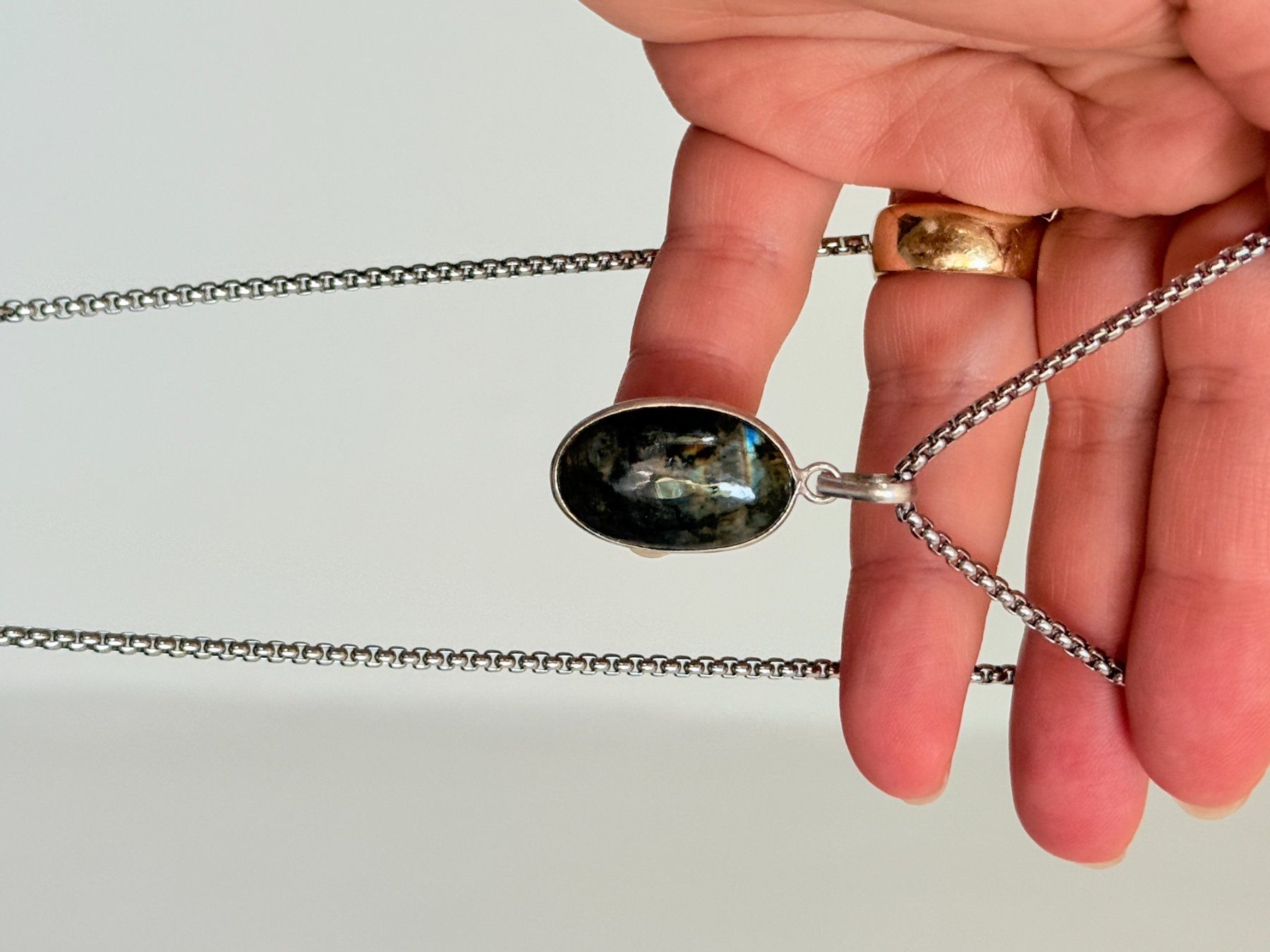 Catenine: Fashionable labradorite necklace – Nuovo e nell'imballaggio originale da Genève venduto da AGBERG 1