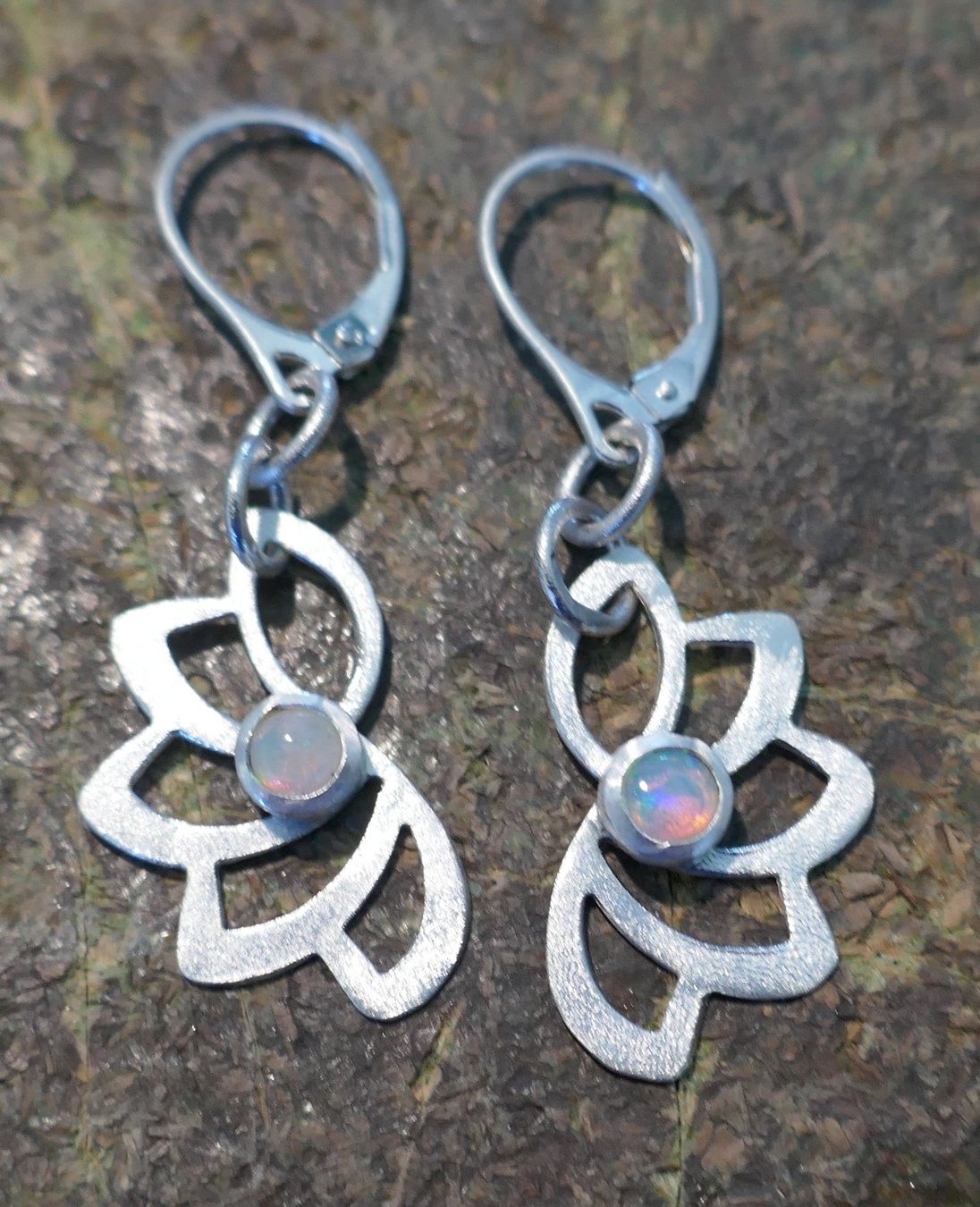 Orecchini pendenti & Orecchini a lobo: Opal Ohrhänger in Silber / Handgemacht – Nuovo (secondo la descrizione) da Arboldswil venduto da estrella925