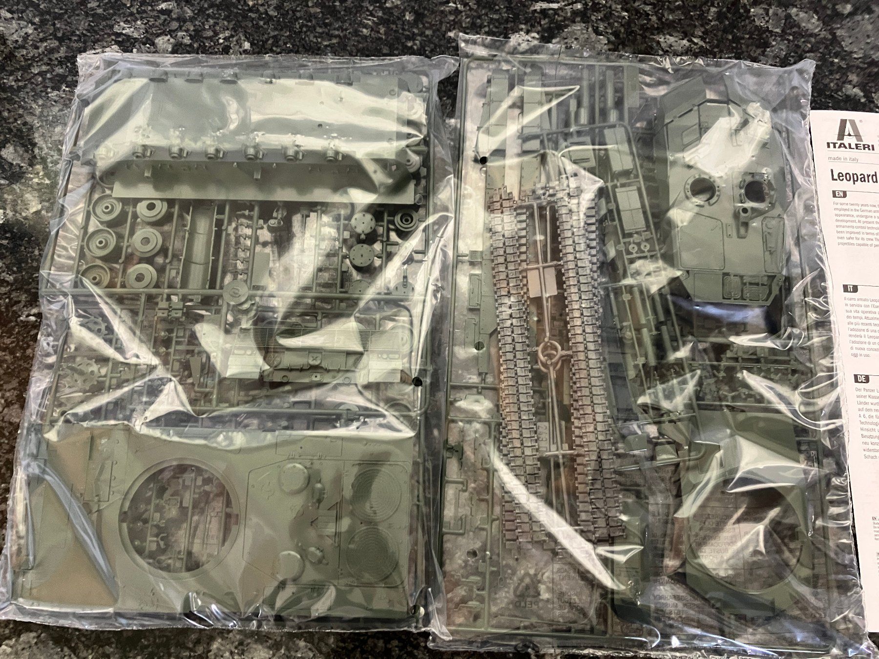 Italeri Kits de montage: Leopard 2A6 Panzer, Italeri 6435 – Neuf avec emballage d'origine à Riedholz par mastercom 4