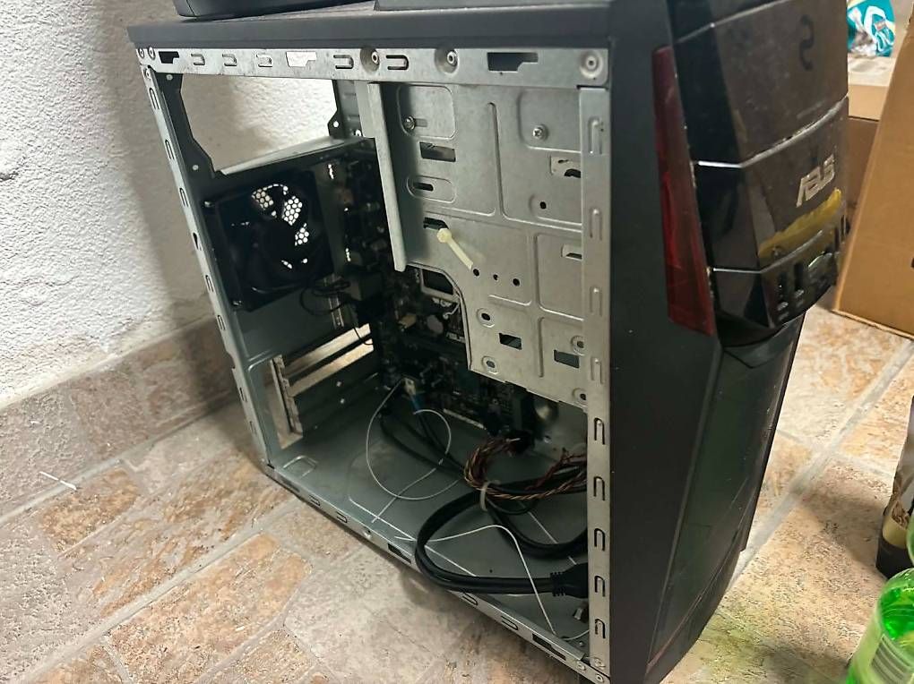 Boîtiers: Asus Gehäuse – Défectueux à Niederuzwil par LA-Electronics 2