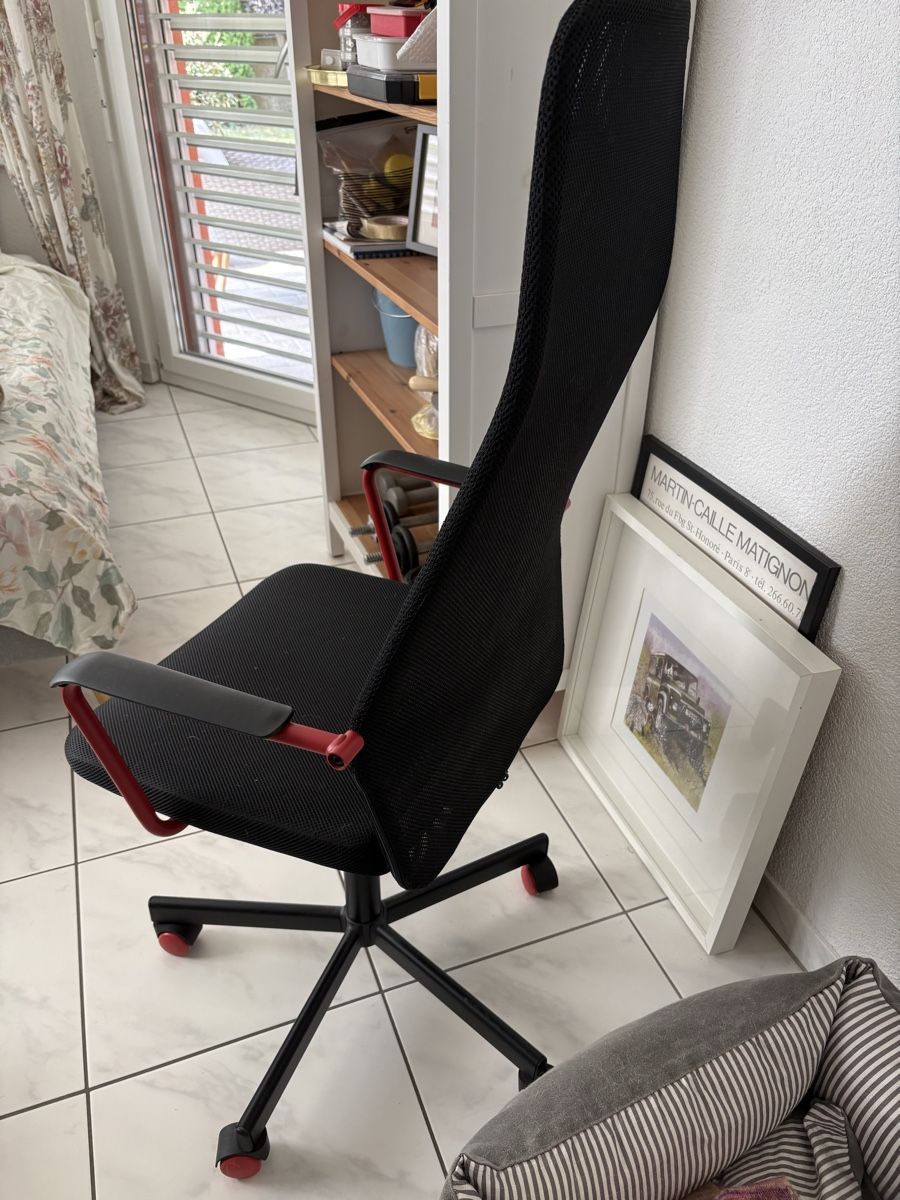 Ikea Chaises: Office desk chair – D'occasion à Egg b. Zürich par cha_qf8f 1