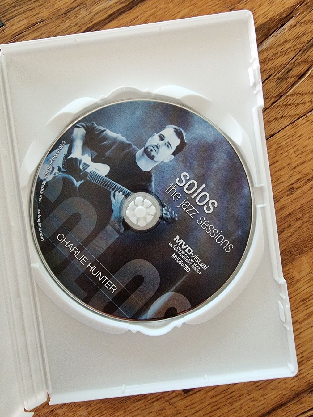 Tutti i DVDs: CHARLIE HUNTER THE JAZZ SESSIONS GITARRE – Nuovo (secondo la descrizione) da Zofingen venduto da Tinpan 1