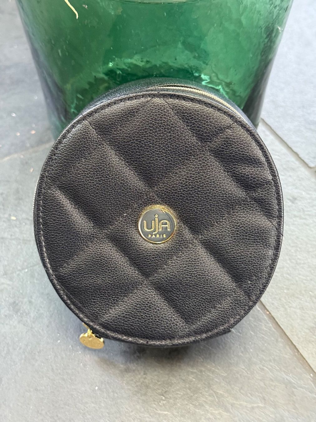 Sonstige Kleidung & Accessoires: Trousse UJA Paris – Neu (gemäss Beschreibung) aus Prez-vers-Siviriez von mar_n29z