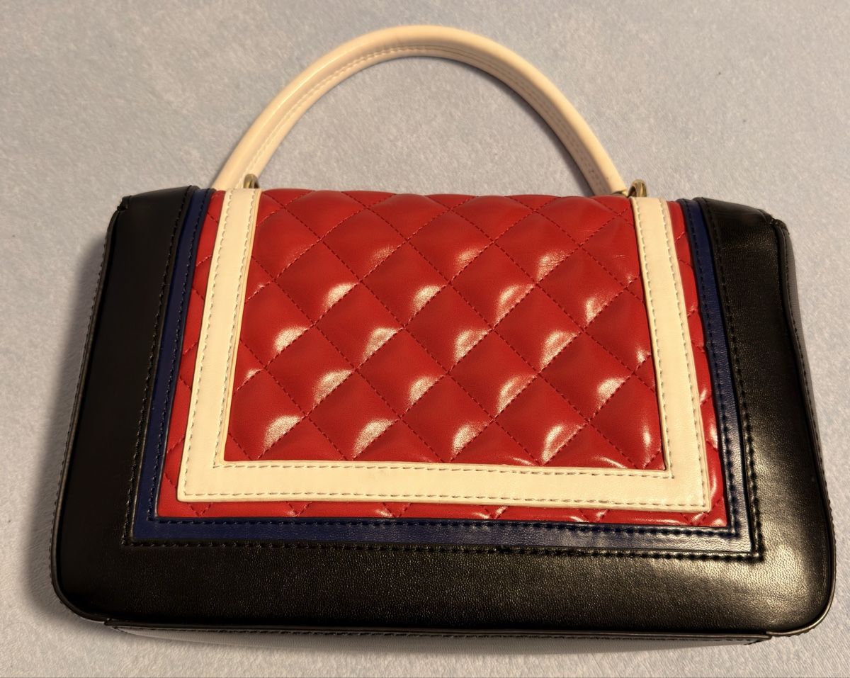Moschino Taschen für Damen: MOSCHINO Handtasche – Gebraucht aus Heerbrugg von predch 1