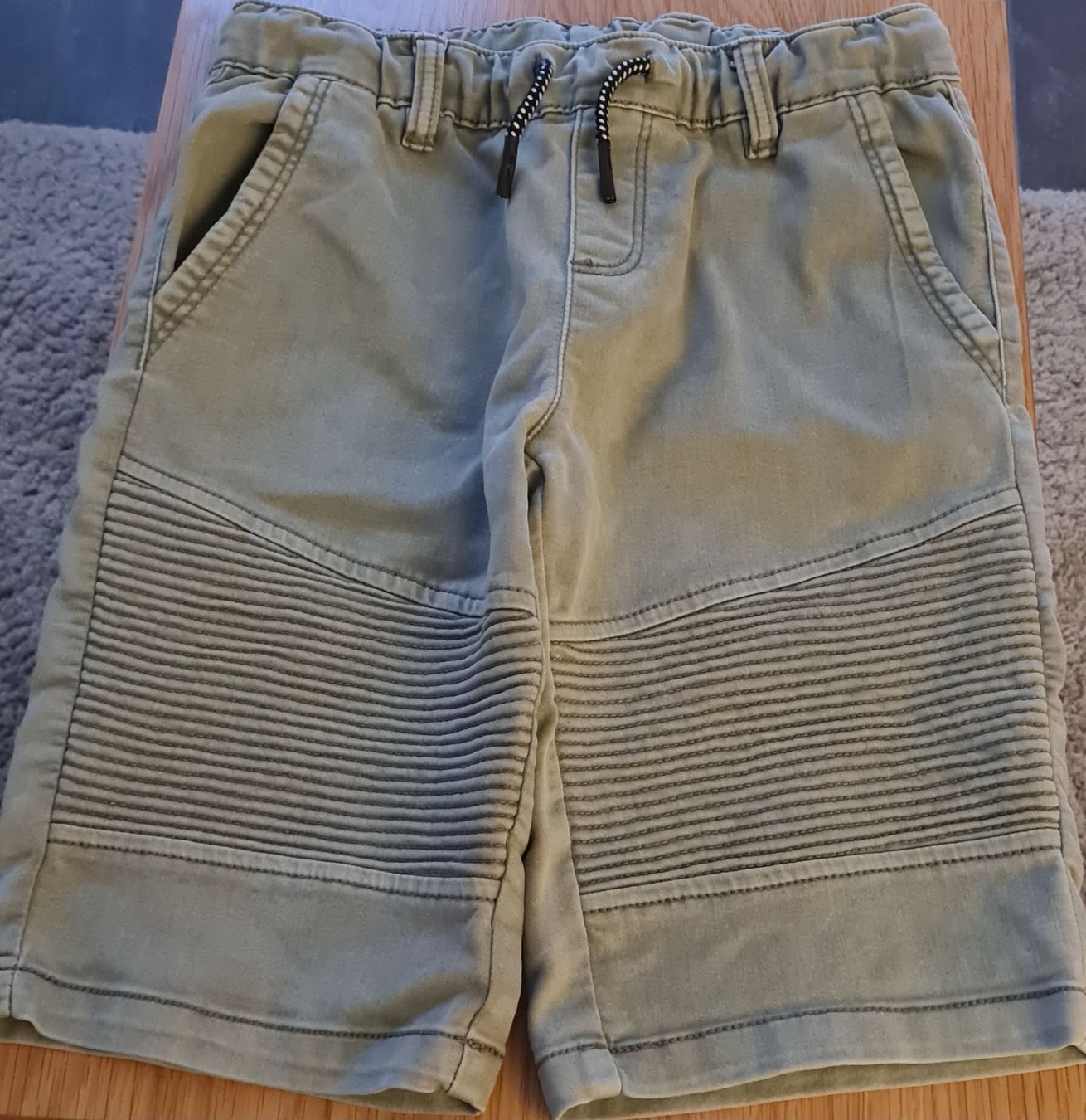 Pantaloni: Shorts super weicher Stoff Gr. 158 – Usato da Beinwil Freiamt venduto da tafa8