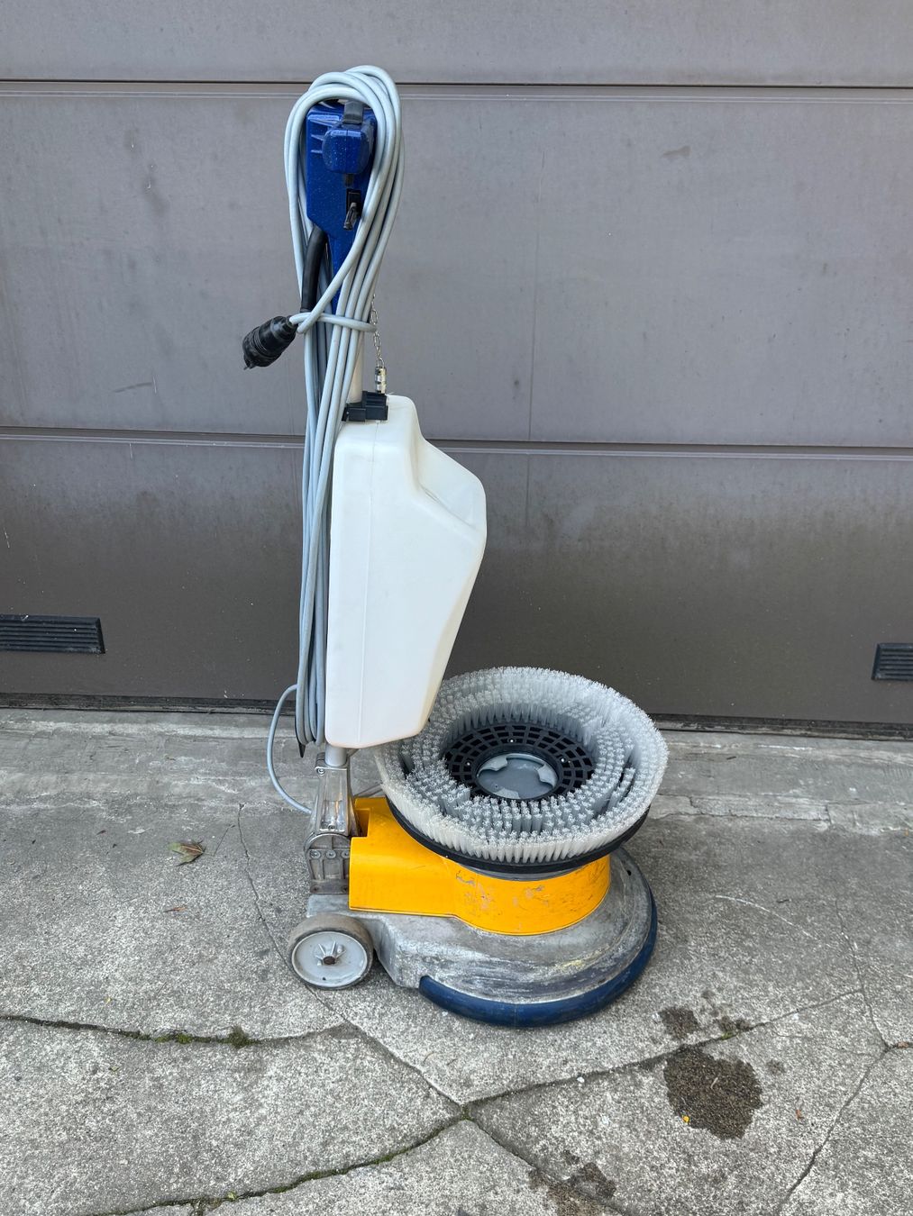 Tutte le macchine: Einscheibmaschine (taski Wetrok cleanfix) – Usato da Brugg venduto da Vwtiguan1- 1