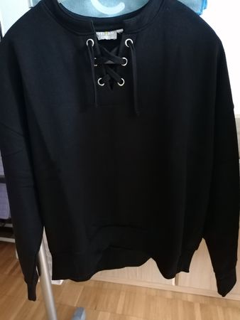 Schwarzer Basic-Pulli mit Schnürung, super Zustand, Gr.L