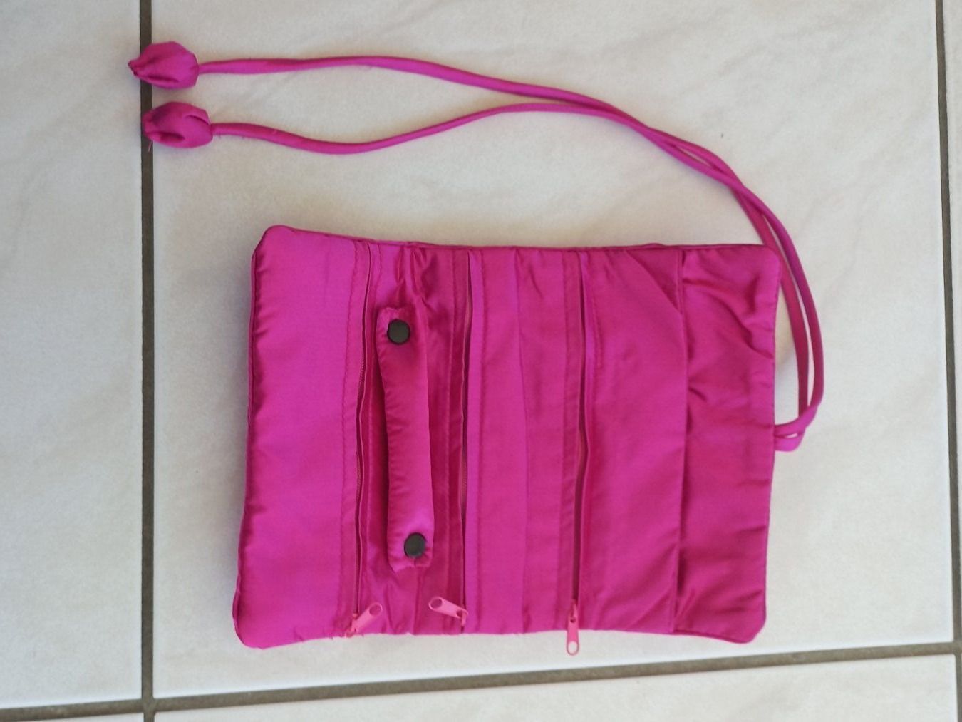 Borse: Seiden Schmuck Rollen Tasche – Nuovo e nell'imballaggio originale da Winistorf venduto da acreativ2 1