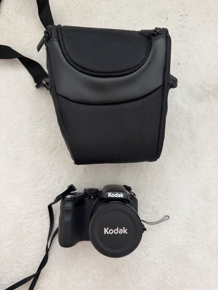 Kodak Kamera: Digitalkamera PIXPRO AZ422 gebraucht mit Tasche – Gebraucht aus Rorschach von Costa_18 1