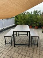 Tisch mit zwei Bänken