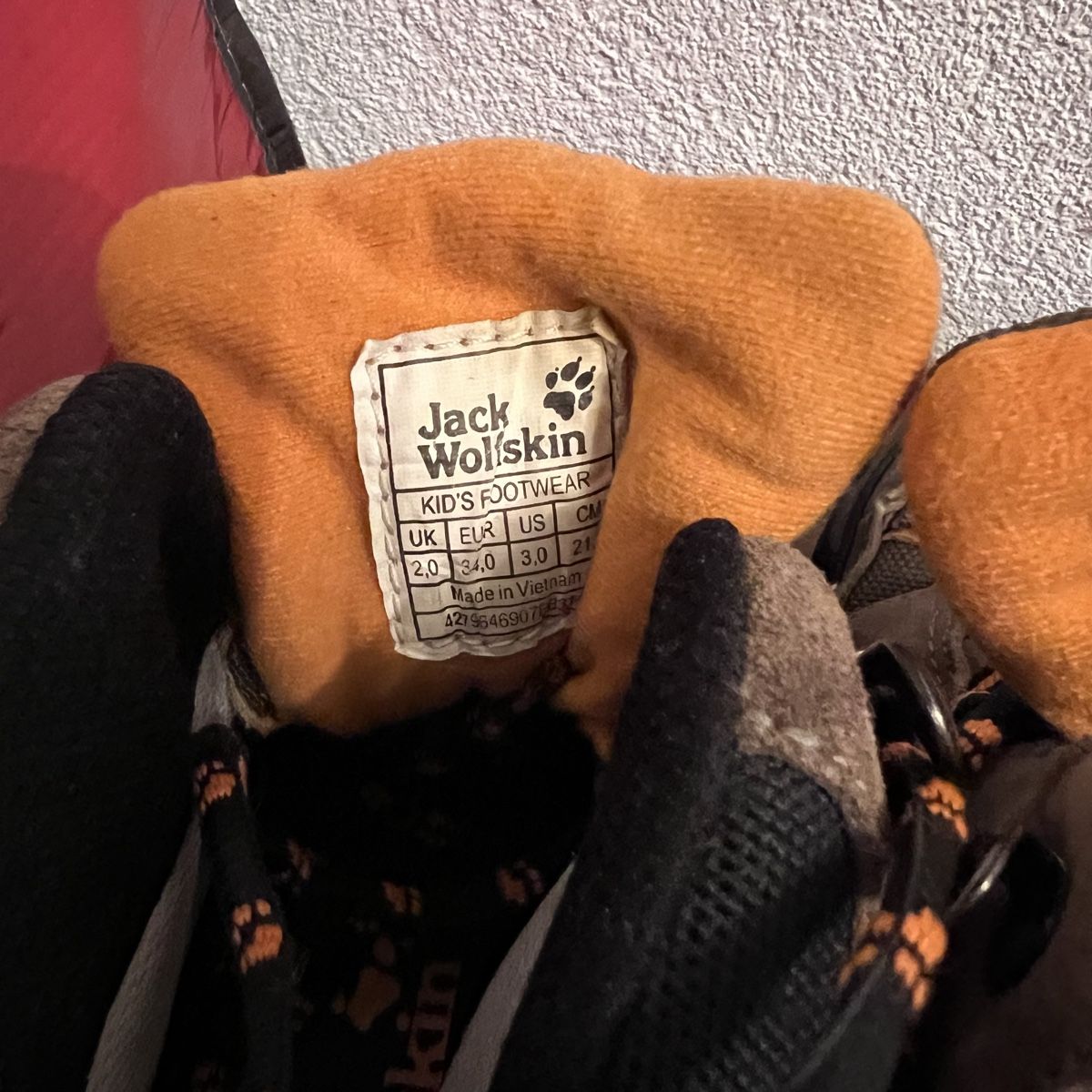 Scarpe per ragazzi: Chaussures de randonnée robustes taille 34 – Usato da Riddes venduto da Elina. 2
