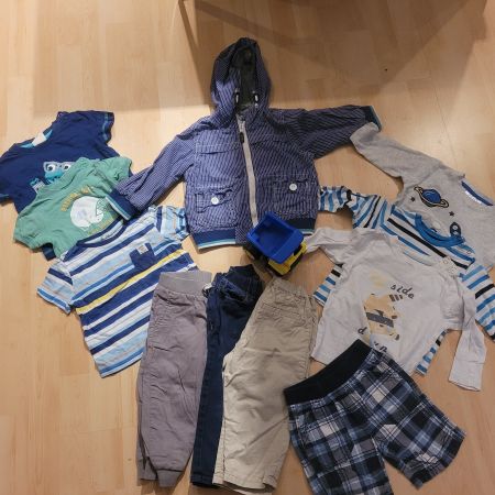 E1: Kleiderpaket (11Teile) Grösse 74 + 1 Auto