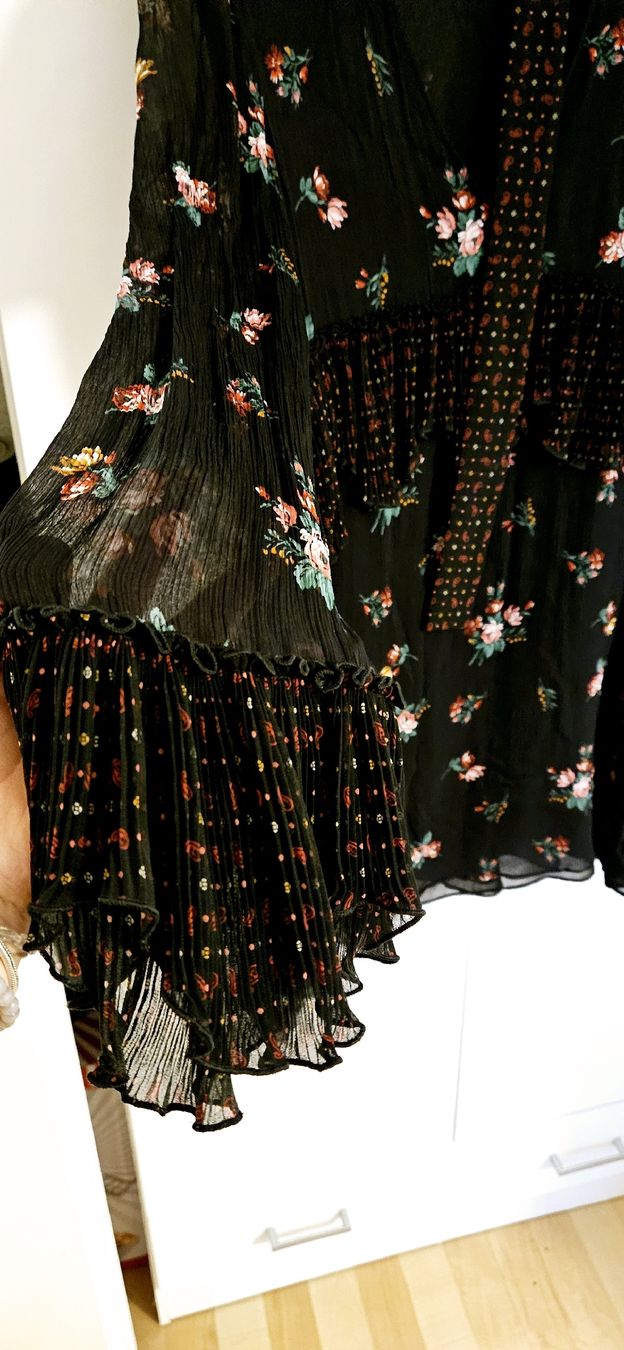 Pinko Vestiti: Pinko Kleid Blumenmuster schwarz Gr. 36 – Usato da Hellbühl venduto da Veci02 2