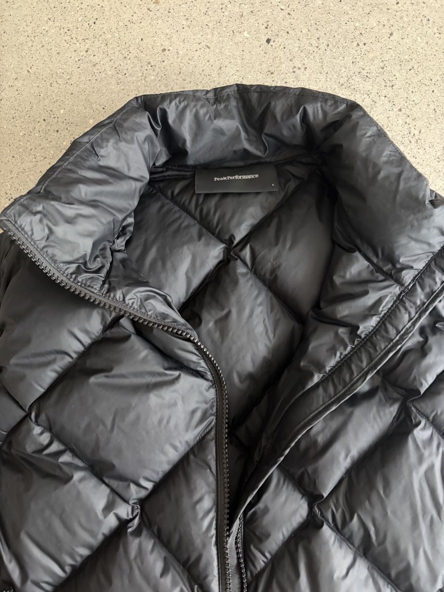 Peak Performance Gilet & Giacche senza maniche: Steppweste Peak Performance schwarz Grösse L – Usato da Bern venduto da Regnitteuh 1