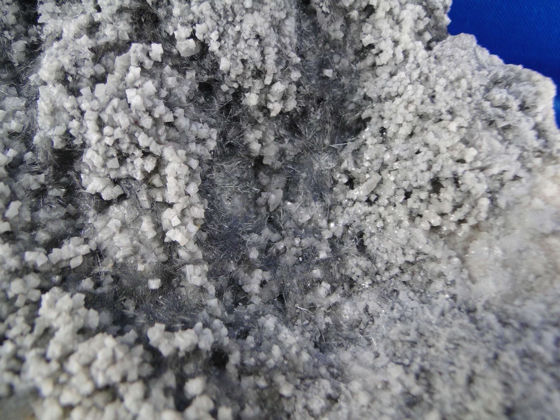 Minerali & Pietre curative: Calcit mit Boulangerit – Usato da Schinznach Bad venduto da Demerald 7