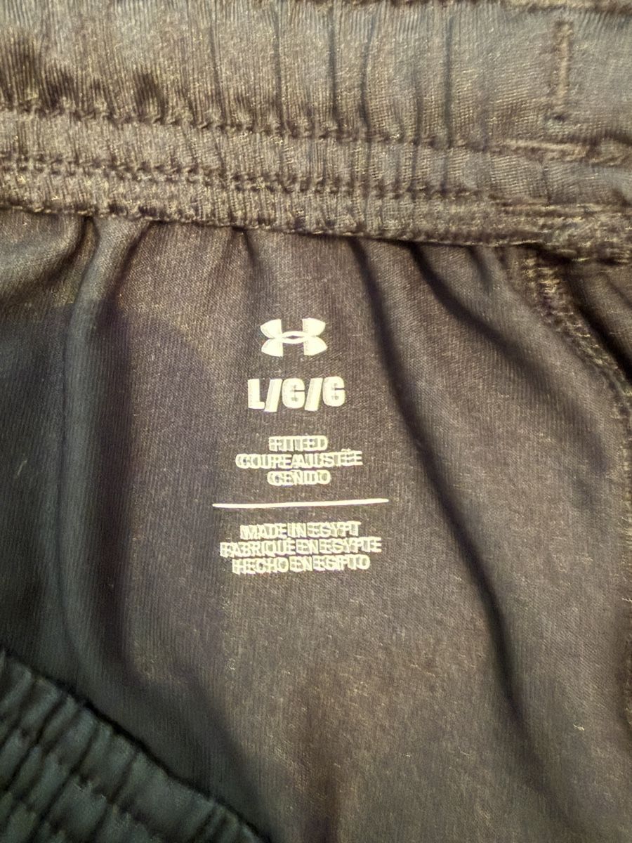 Under Armour Hosen: Trainingshose Under Armour schwarz Grösse L  – Gebraucht aus Rümlang von VOS_R 1