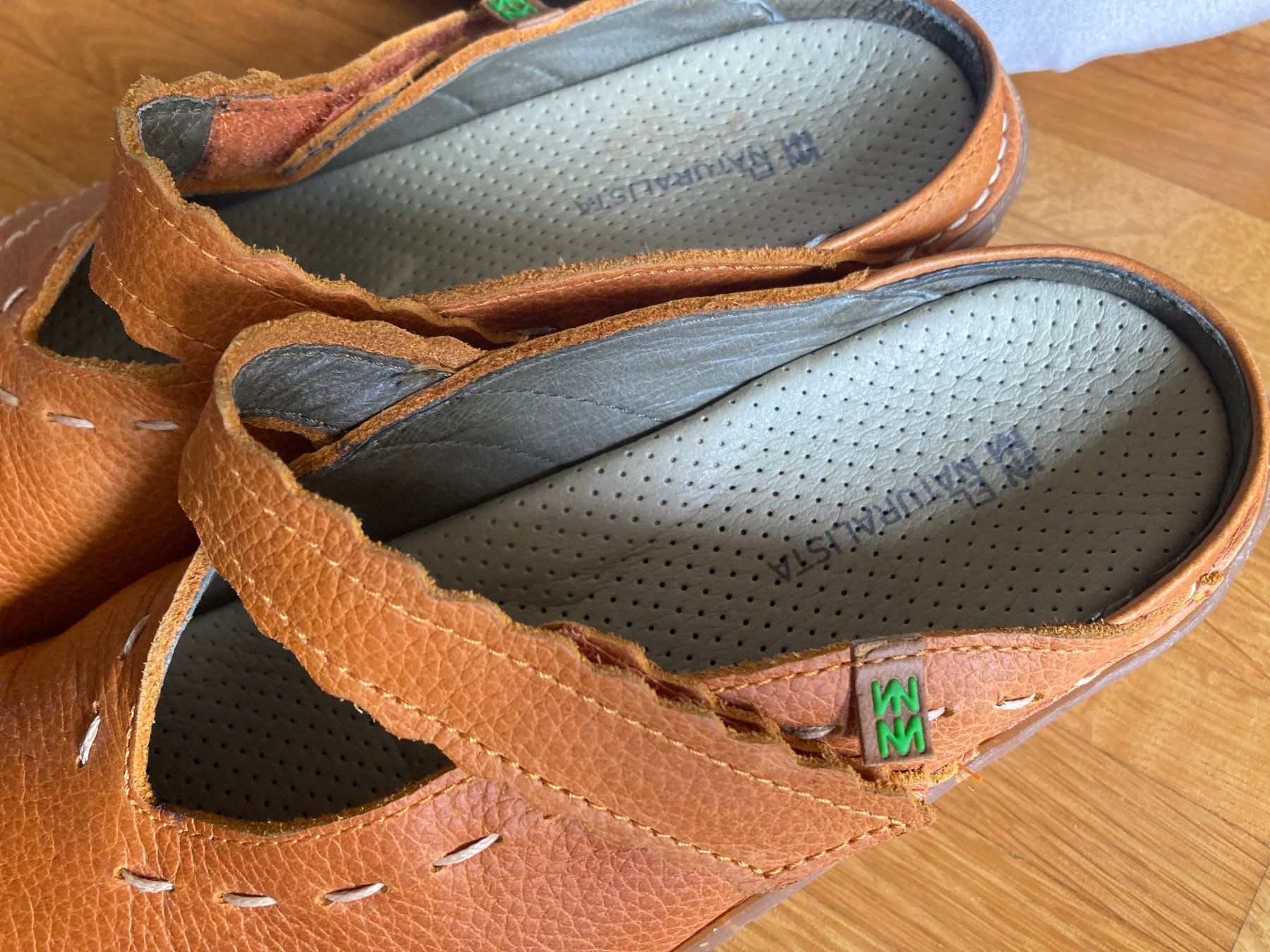 El Naturalista Damenschuhe: El Naturalista Leder Clogs Gr. 36 - tolle Farbe – Gebraucht aus Hombrechtikon von star8888 1