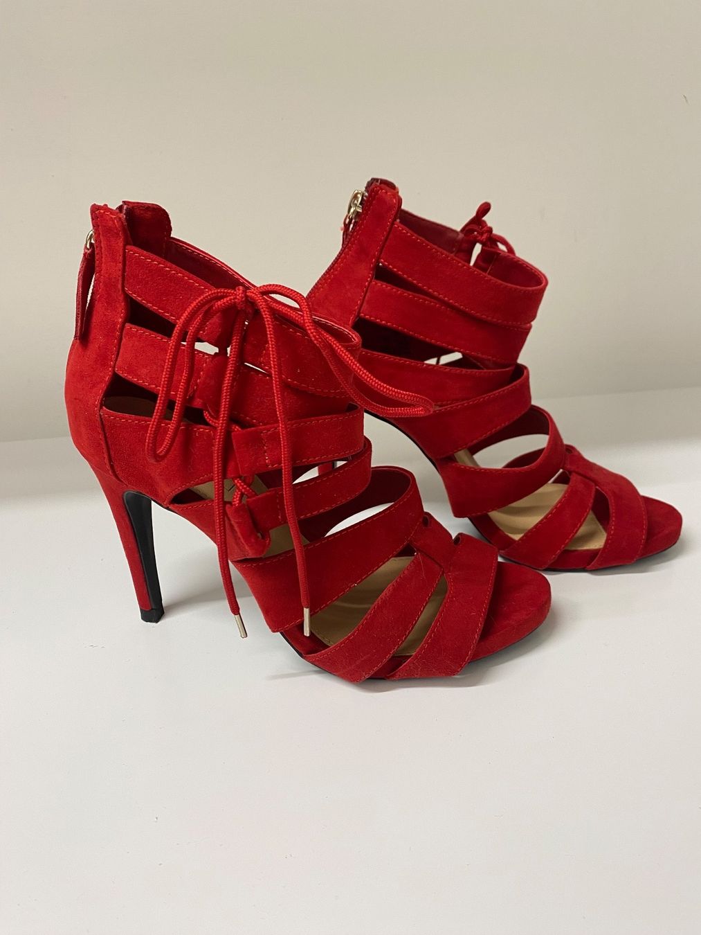 Bershka Damenschuhe: Bershka Pumps aus rotem Wildleder Größe 37 – Gebraucht aus Miécourt von Dinedine9494 2