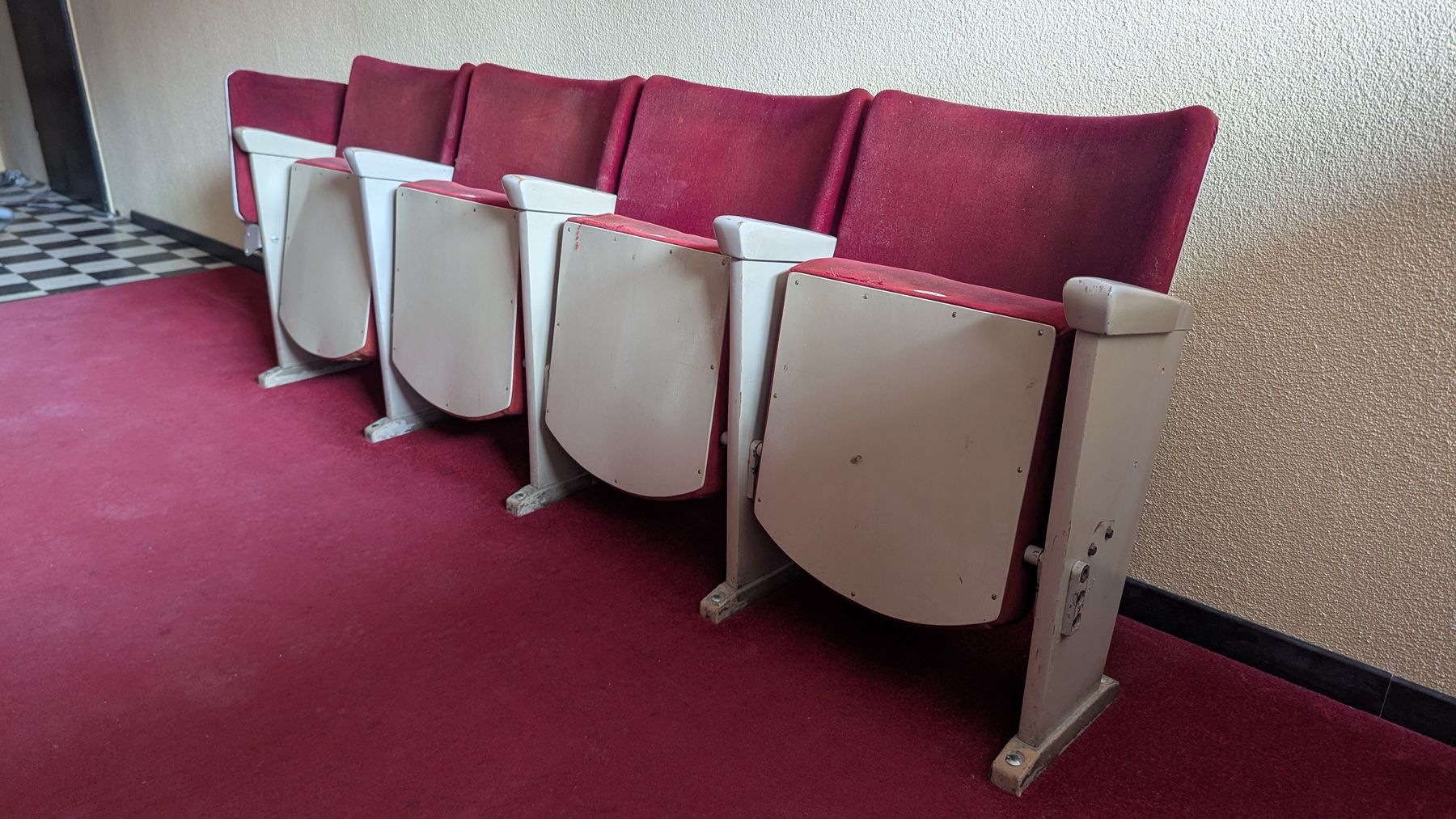 Poltrone: Sieges de theatre, strapontin, fauteuils – Usato da Territet venduto da raphael7846 8