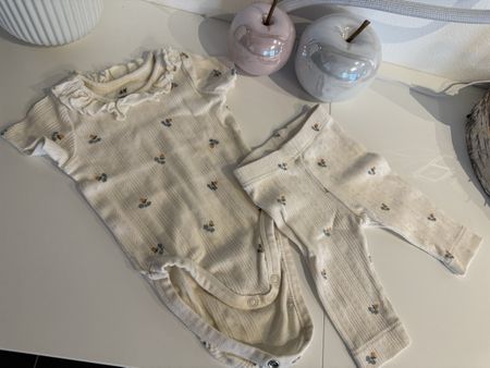 Süsser H&M Baby Zweiteiler / Kleiderset • Gr.50