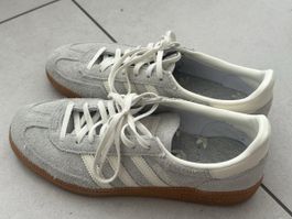 Adidas Turnschuhe grau Grösse 40