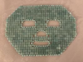 Jade-Gesichtsmaske zur Entspannung und Hautverjüngung!