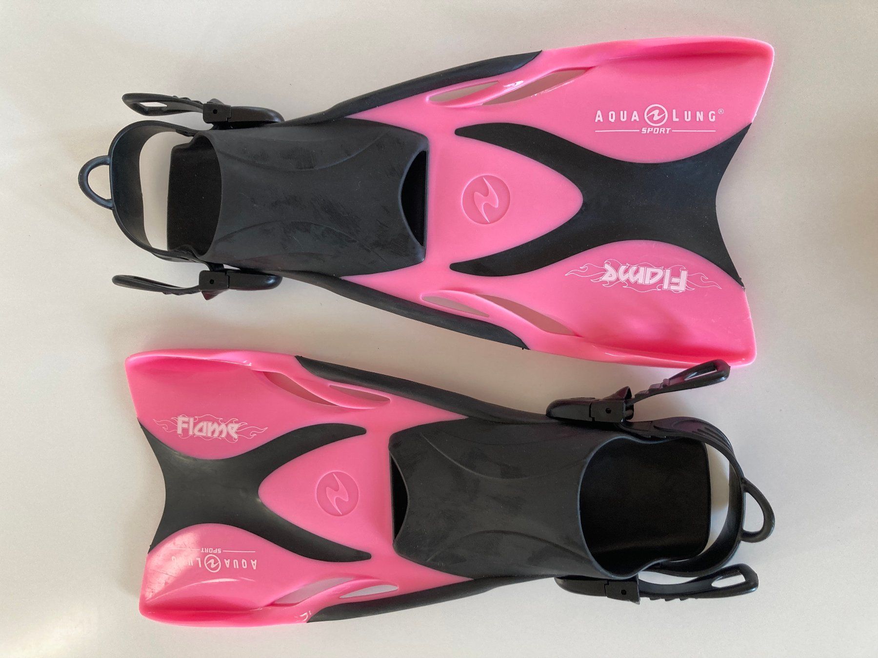 Flossen, Masken & Schnorchel: Palmes AQUALUNG FLAME  pointure réglables 33-36 – Gebraucht aus La Tour-de-Peilz von vve_nm8c