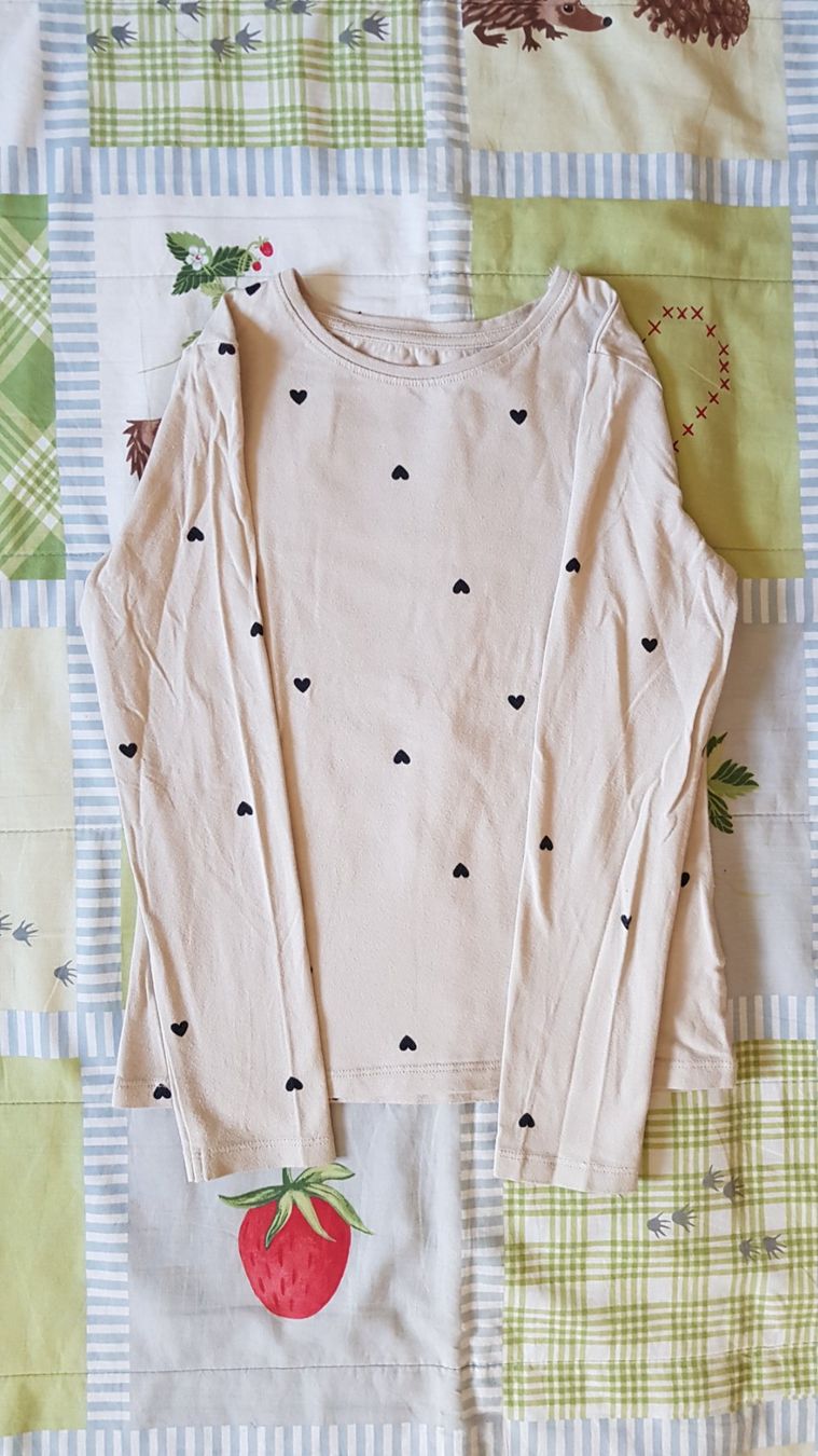 H&M Pullover & Sweatshirts: Langarmshirt H&M Gr.122/128 – Gebraucht aus Luzern von silvermoon12