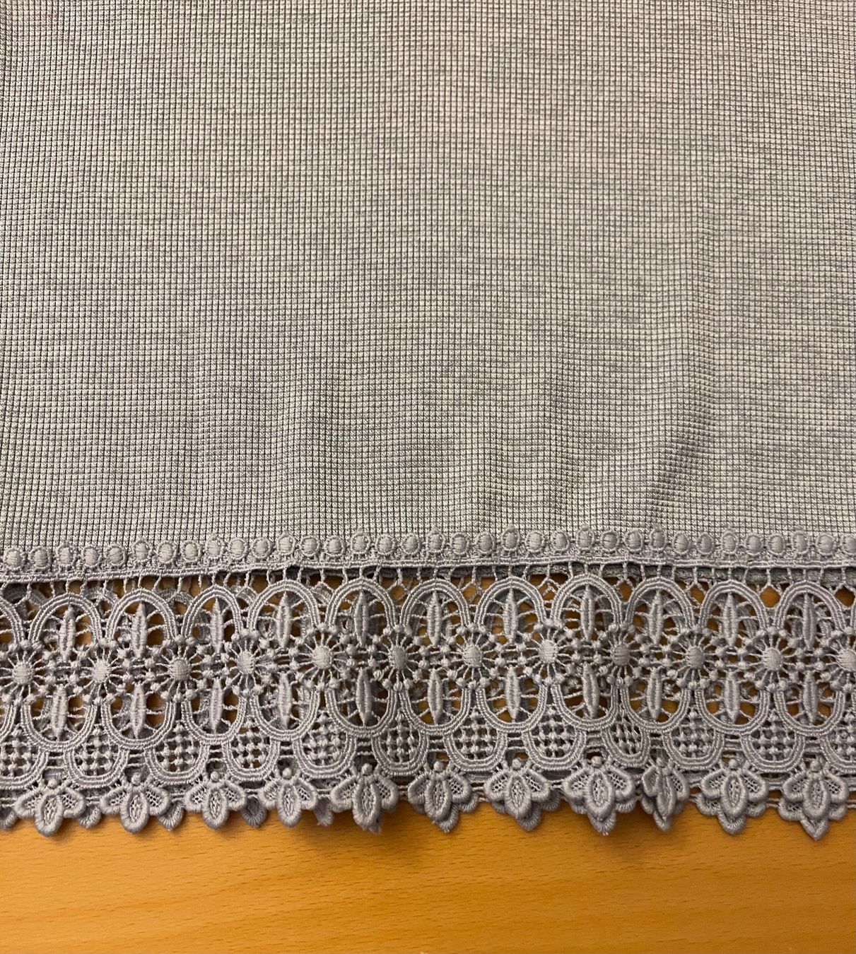 Maglioni & Felpe: Pullover mit Rüschen grau134/140 – Nuovo (secondo la descrizione) da Basel venduto da Seifehuesli 4