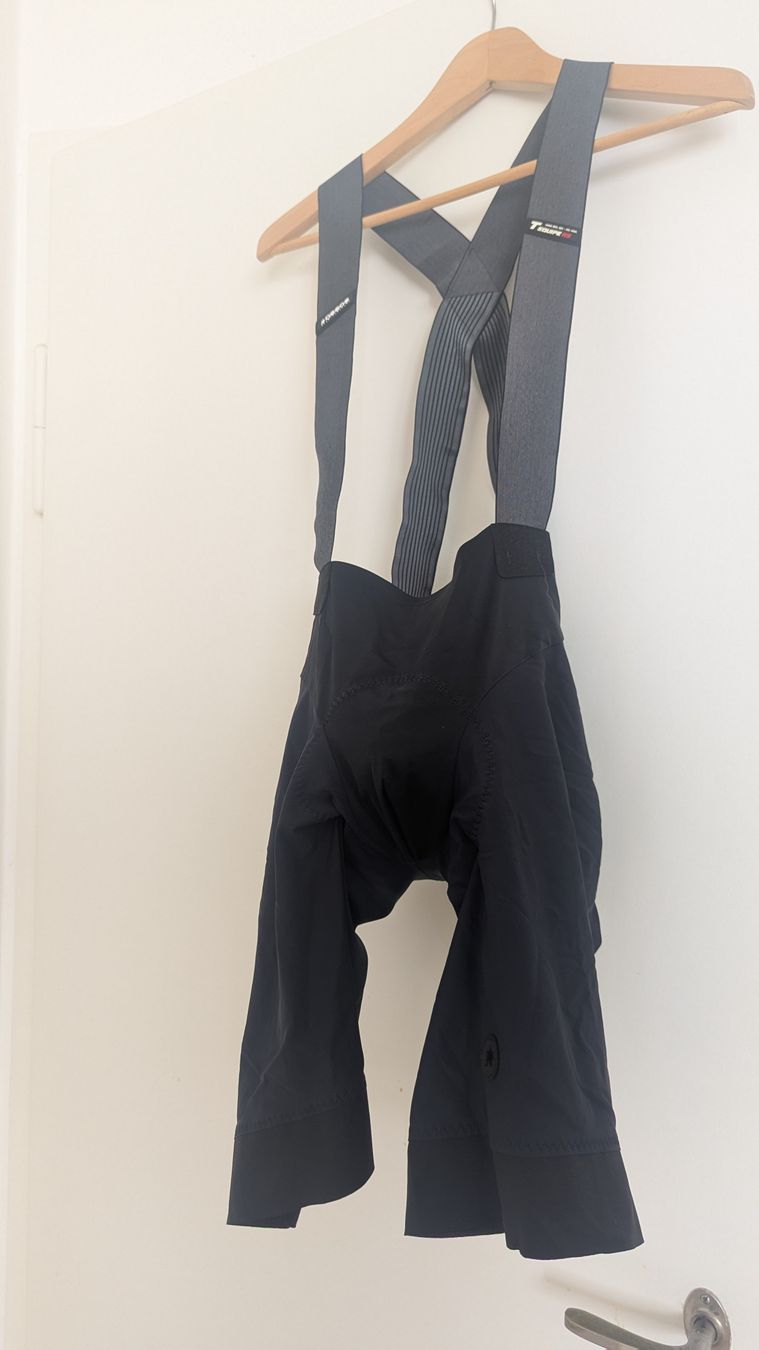 Assos Pantaloni: ASSOS - EQUIPE RS BIB SHORTS S9 XLG – Usato da Basel venduto da Dernacktegolfer