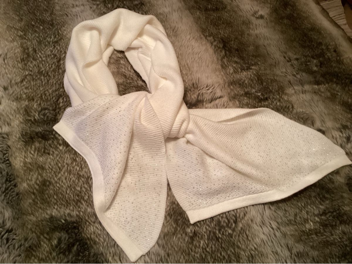 Foulard & Sciarpe: Feiner weißer Strickschal mit Srasssteinchen – Nuovo e nell'imballaggio originale da Lausanne venduto da Ulpet