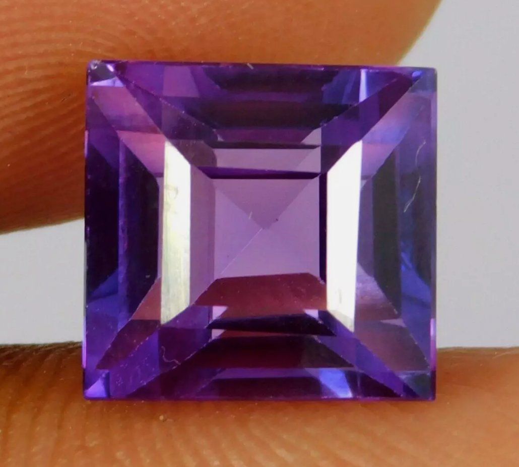 Pietre preziose: Certified 7.05 Ct – Nuovo e nell'imballaggio originale da Genève venduto da AGBERG