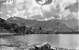 Braunwald, Oberblegisee gegen Kärpfstock