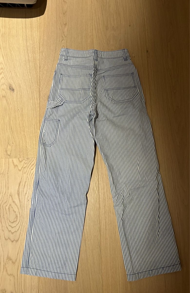H&M Jeans: H&M gestreifte Jeans – D'occasion à Mönchaltorf par johanna_k06 1