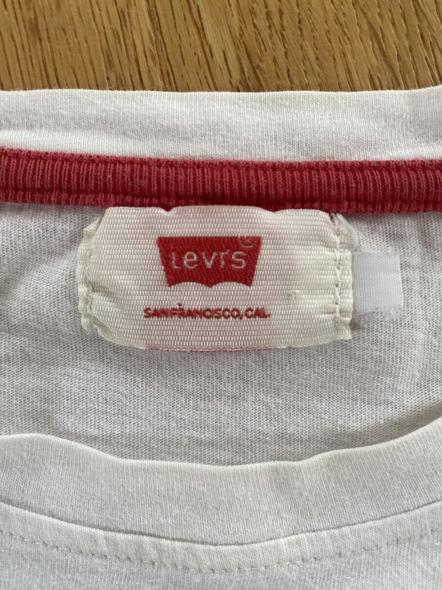 Levi's T-Shirts: Levi's T-Shirt – Gebraucht aus Meilen von Kim_Wolf 1