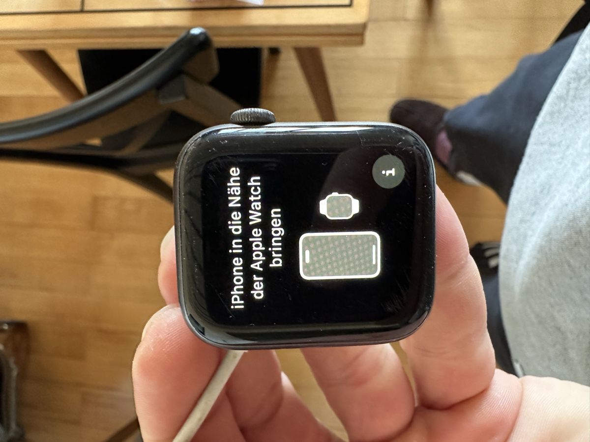 Apple Smartwatch: Apple Watch Series 4 Nike Edition - Gebraucht – Usato da Luzern venduto da gabrlstapler 5