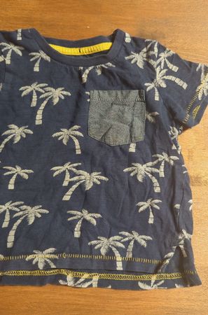 🌴 Süsses Sommer T-Shirt mit Palmenmuster, Grösse 80 🌴
